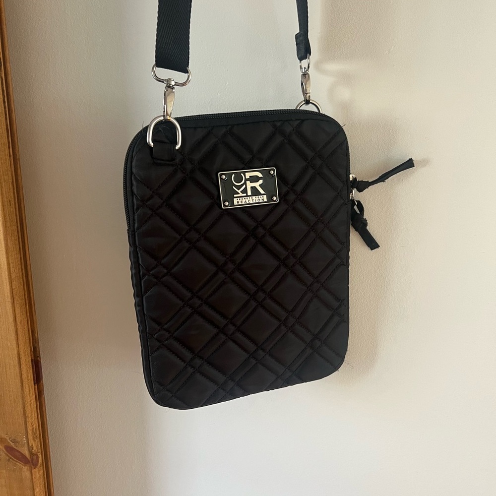 Kenneth Cole reaction side bag
